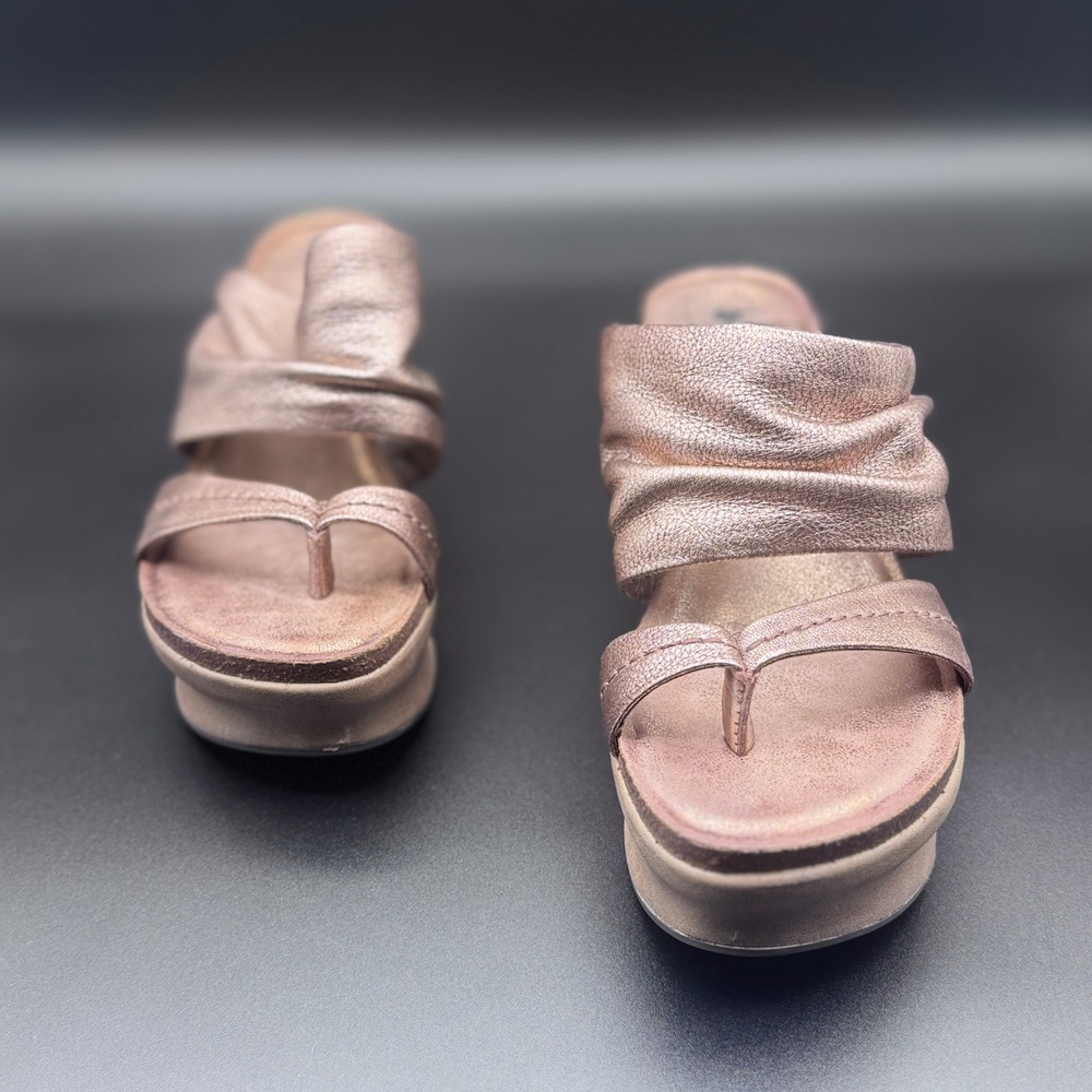 OTBT Tailgate Sandals Womens 8.5 Rose Gold Metallic Leather Platform Wedge Thong